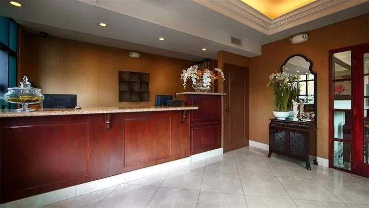 Best Western Woodland Hills Inn - Lobi