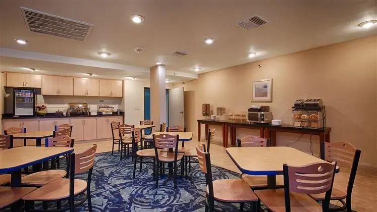 Best Western Yacht Harbor Hotel