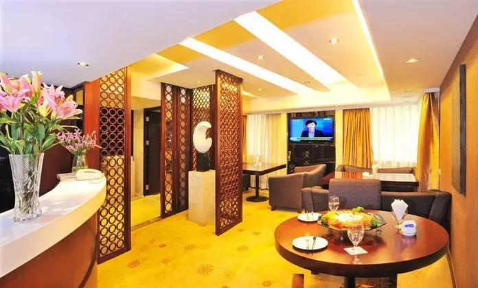 Beverly Plaza - Bar