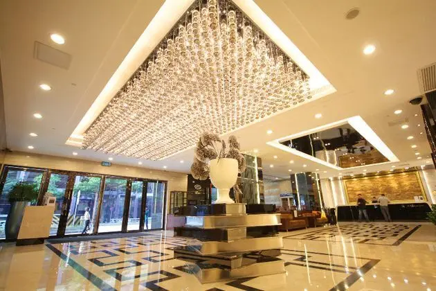 Beverly Plaza - Genel