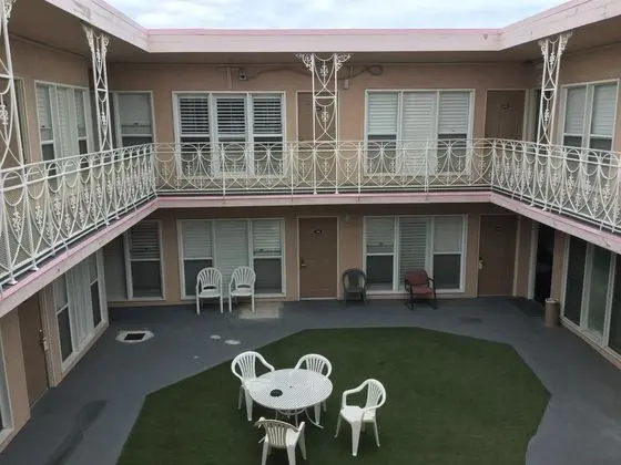 Bevonshire Lodge Motel