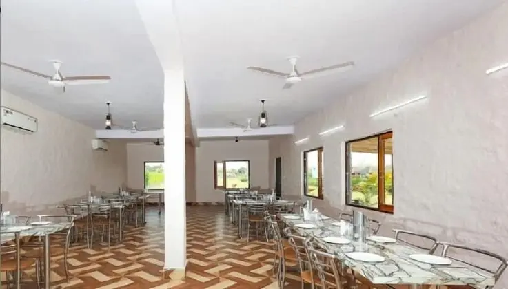 Beyond Stay Corbett Next Forest Resort - Yerinde Yemek