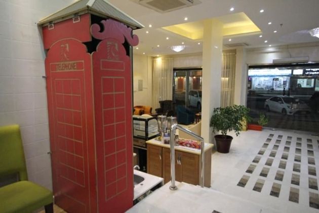 Bhanis Hotel