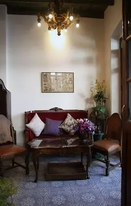 The Bhuthorn Bed and Breakfast - Lobi