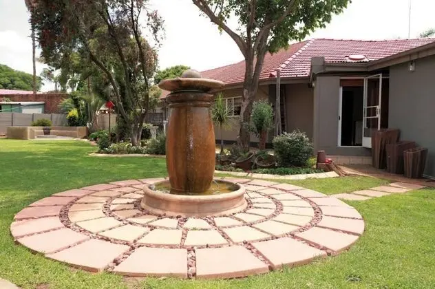 Big 5 Guest House - Dış Mekan