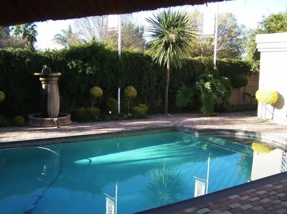 Big 5 Guest House - Havuz