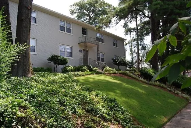 The Big Awesome 2BR 1BA Condo G - Includes Bi-weekly Cleanings w Linen Change