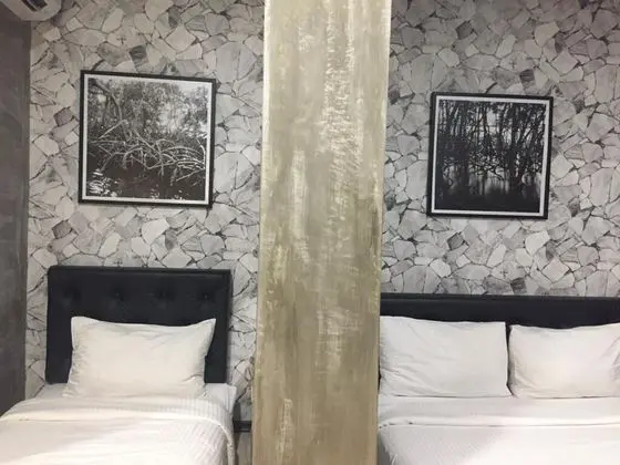 BIG BANANA HOTEL