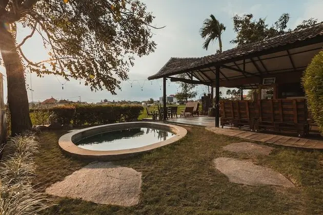 Big Brother Surf Inn - Havuz