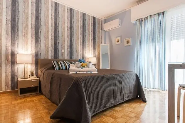 Big Central Metro Station Apartment 1