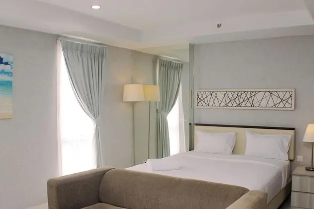 Big And Cozy Studio At Azalea Suites Apartment