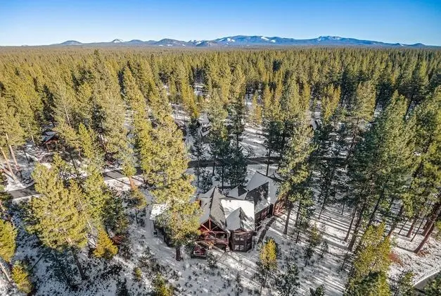 Big Pine by Avantstay Stunning Secluded Oregon Home w/ Hot Tub