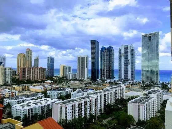 Big Place in Sunny Isles near Beach