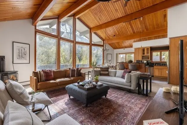 Bighorn by Avantstay Spacious Ski Cabin w/ Sprawling Porch, Views & Hot Tub! - İç Mekan