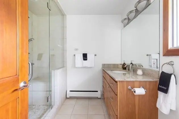 Bighorn by Avantstay Spacious Ski Cabin w/ Sprawling Porch, Views & Hot Tub! - İç Mekan
