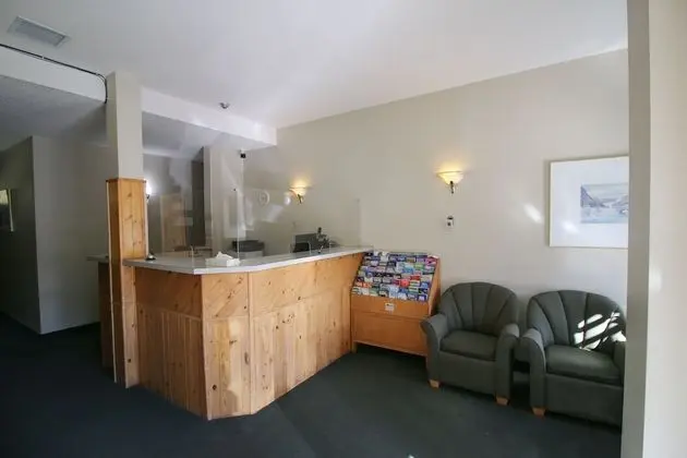 Bighorn Inn & Suites - Lobi