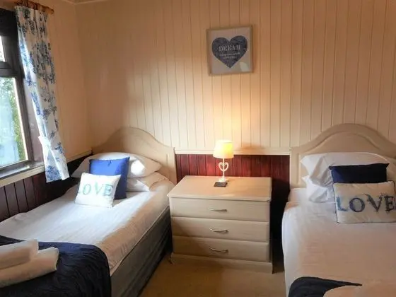 Birch Lodge 13 with Hot Tub - Oda