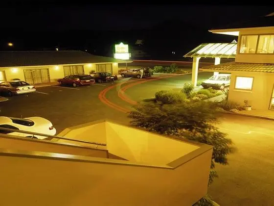Birchwood Spa Motel