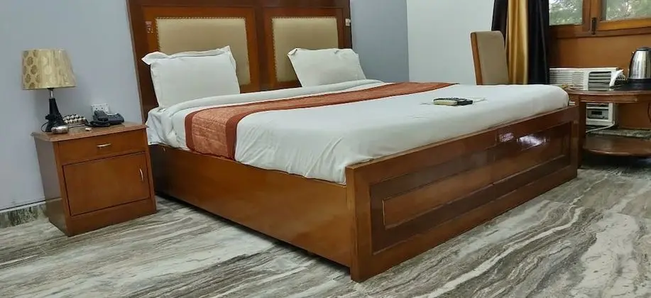 Bird Hawkins Residency