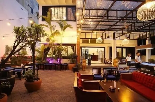 The Birdcage Boutique - İç Mekan