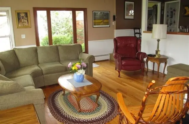 The Birdhouse Bed & Breakfast - Lobi
