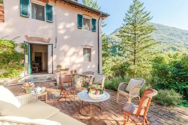 Villa Birdsong Among the Woods in Camaiore