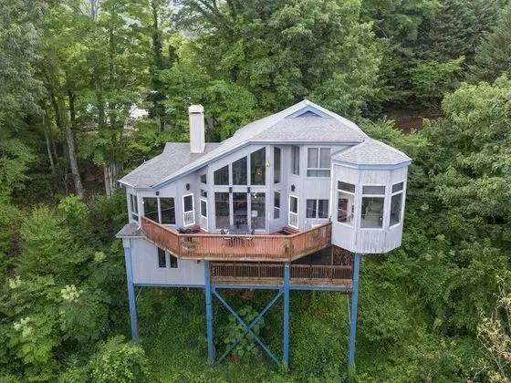 Birdsong by Jackson Mountain Homes