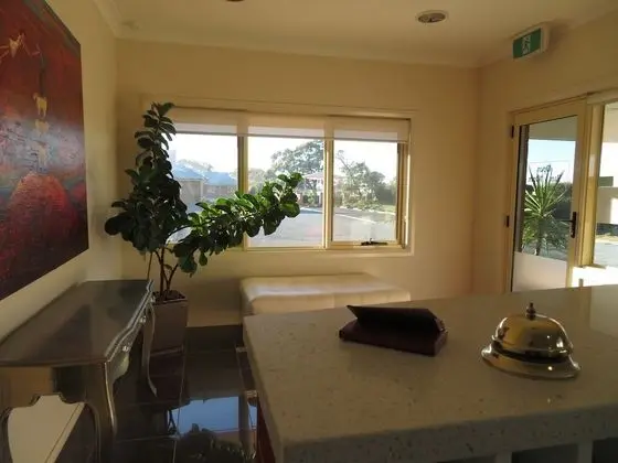 Bishop's Lodge Motor Inn - Lobi