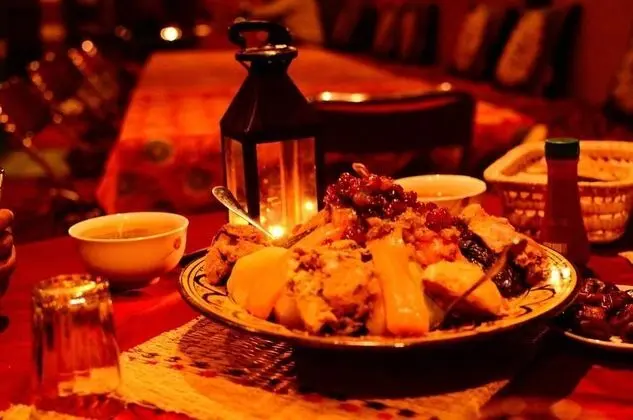 Bivouac Ouzina Porte De Sahara - Yerinde Yemek
