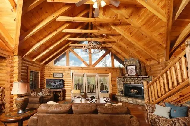 Black Bear Hideaway - Five Bedroom Cabin - İç Mekan