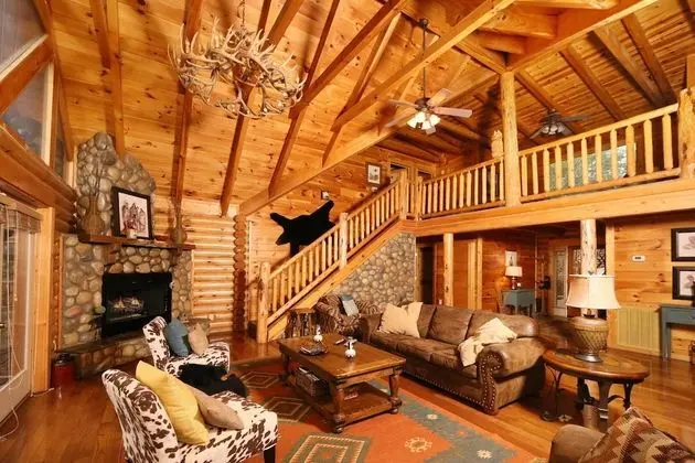Black Bear Hideaway - Five Bedroom Cabin - Oda Düzeni