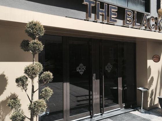 The Black HotelFotoğrafı