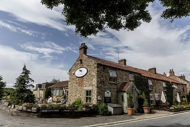 Black Horse Inn BW Signature Collection