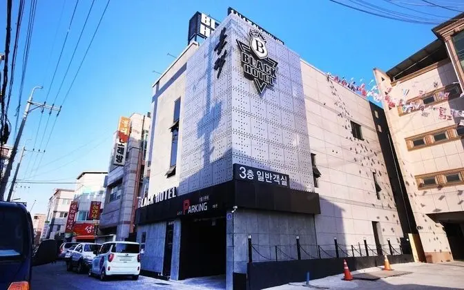 Black Hotel