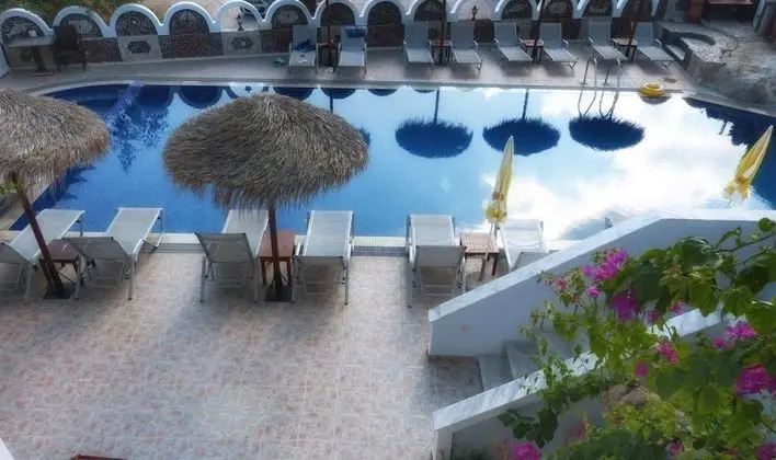 Black Sand Apartments - Havuz
