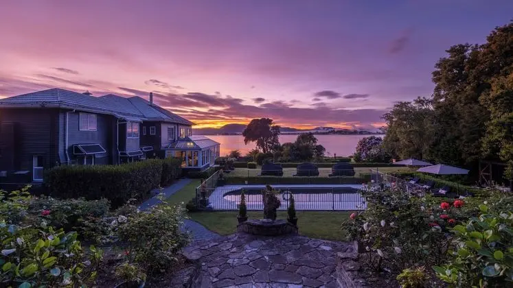 Black Swan Lakeside Boutique Hotel - Dış Mekan
