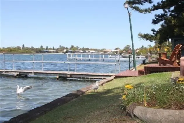 Black Swan Waterfront Motel - Dış Mekan