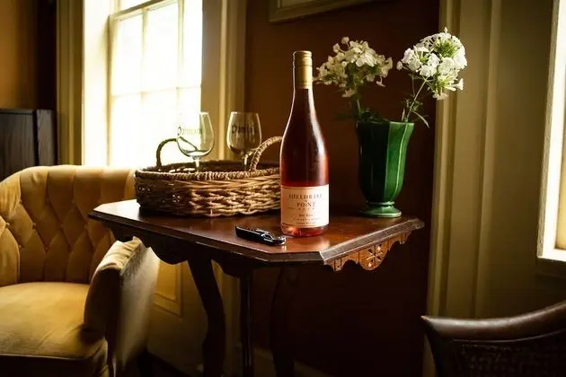 Black Walnut Bed and Breakfast - Bar