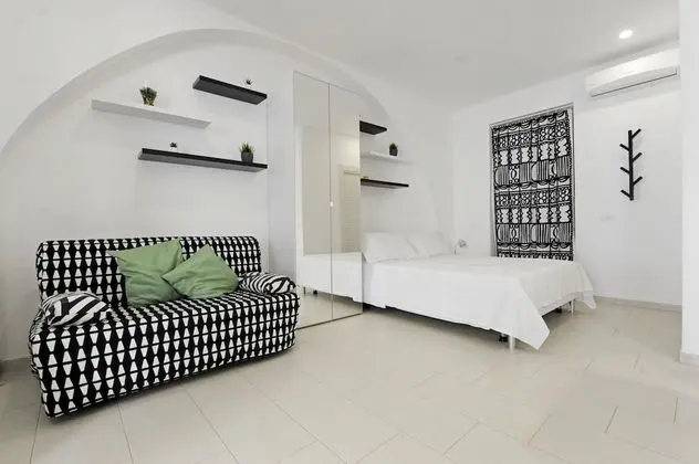 Black and White Apartment by Wonderful Italy