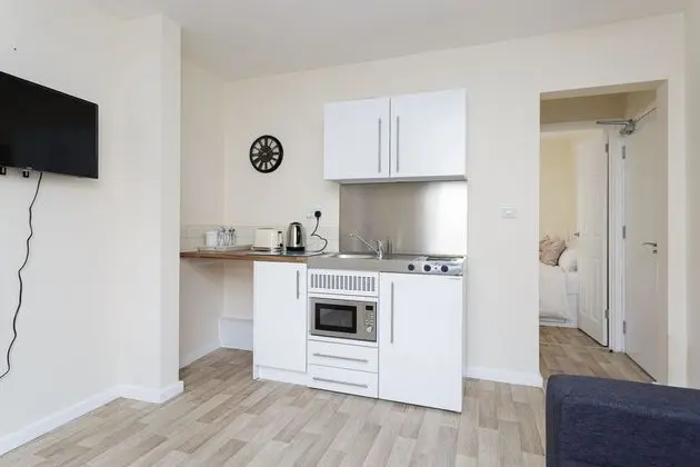 Blackberry - Stylish Self-contained Flats in Soton City Centre - Mutfak