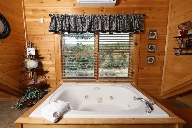 Blessed Nest - Four Bedroom Cabin - Havuz