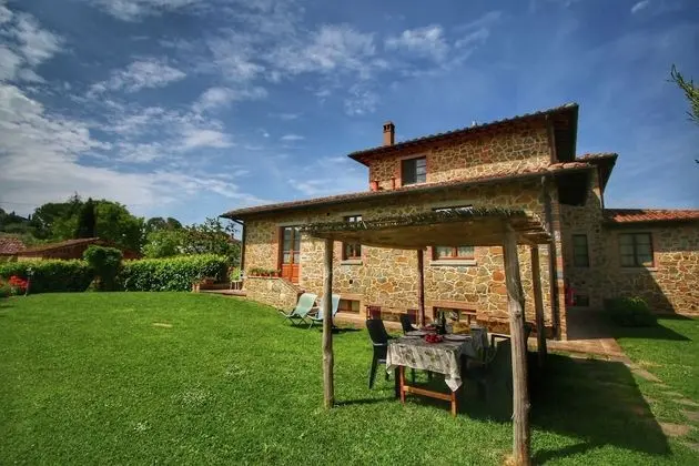 Blissful Cottage in Lucignano With Shared Swimming Pool