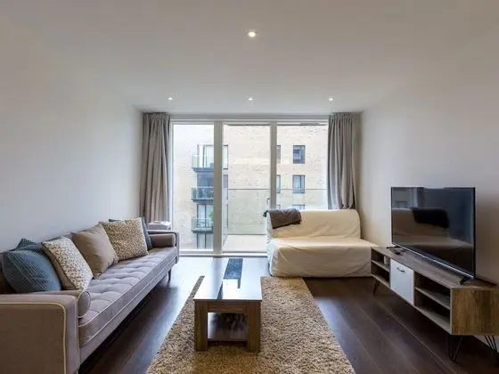 Blissful one bed Near the River - Bar
