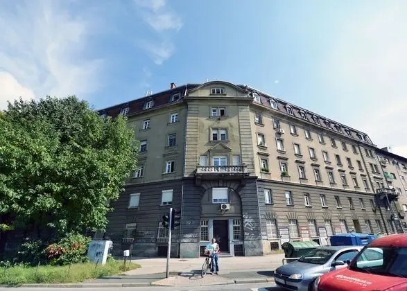 Block Apartments - Dış Mekan