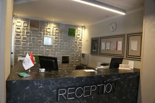 Bloom Hotel - Lobi