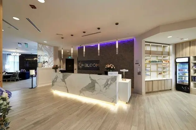 Bloom Mississauga, Tapestry Collection by Hilton - Lobi