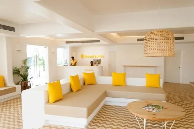 BloomSuites - Calangute - Lobi