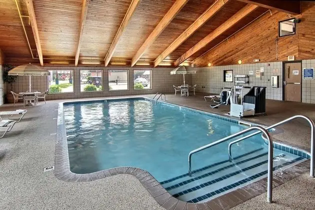 Blossom Hotel & Suites Traverse City - Havuz
