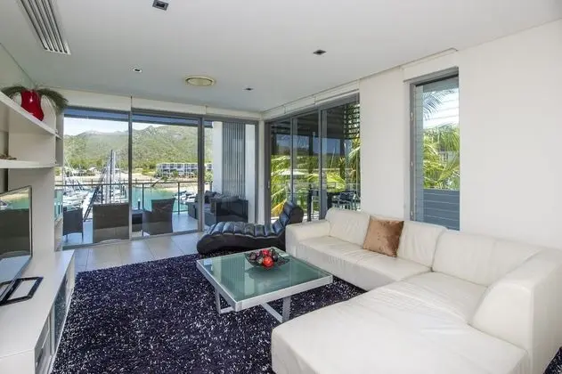 Blue on Blue Apartment 335 - Öne Çıkan Resim