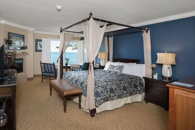 Blue Dolphin Inn